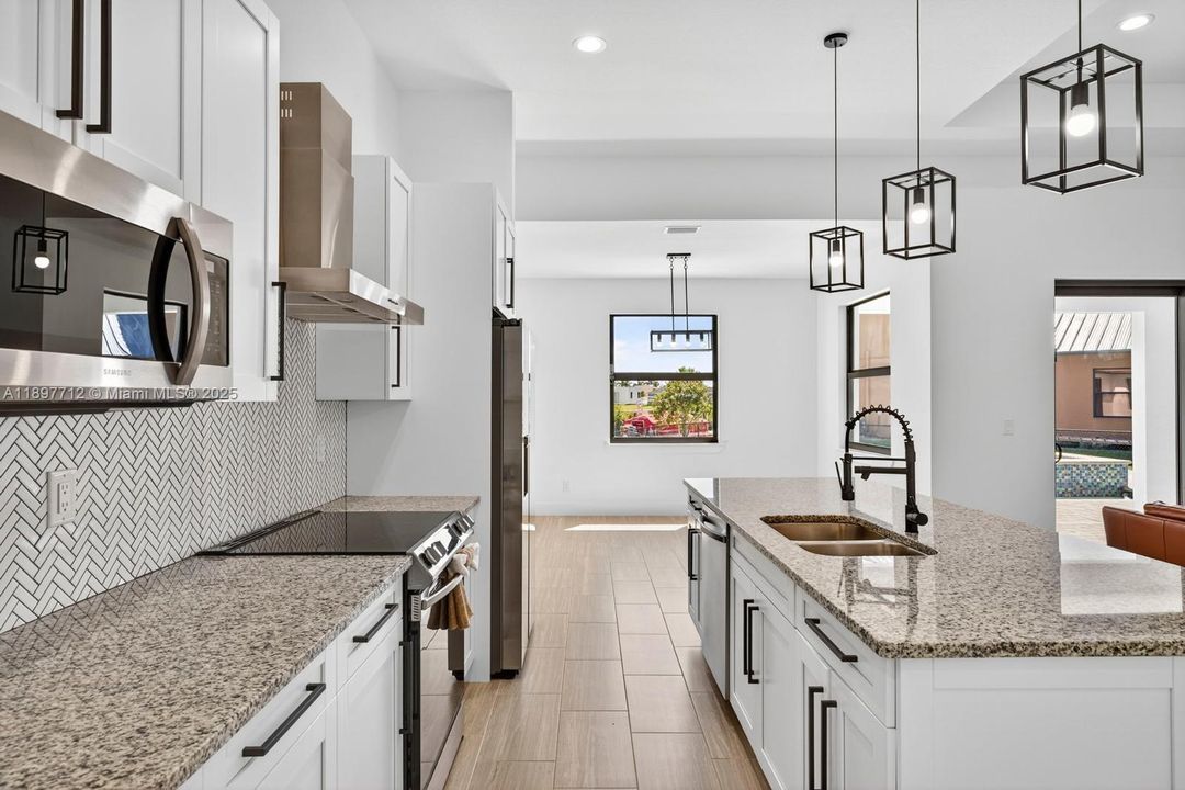 待售: $690,000 (4 贝兹, 3 浴室, 0 平方英尺)