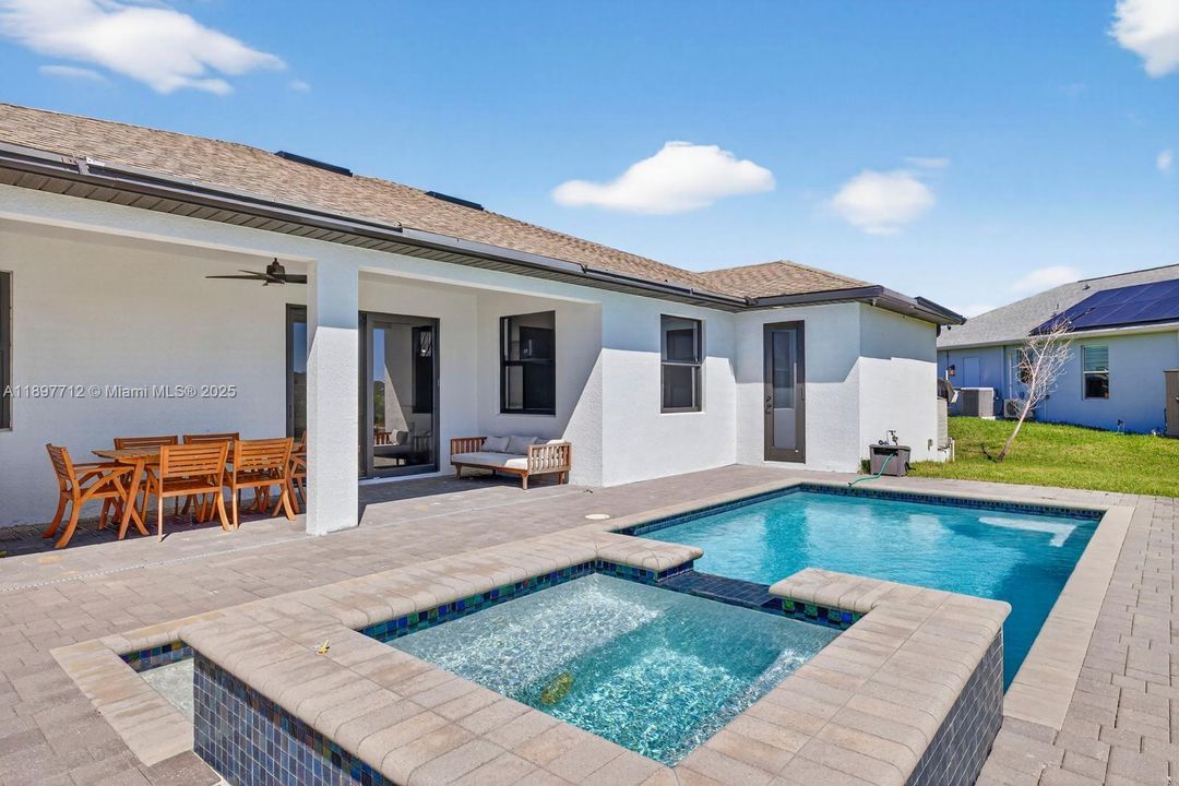 待售: $690,000 (4 贝兹, 3 浴室, 0 平方英尺)