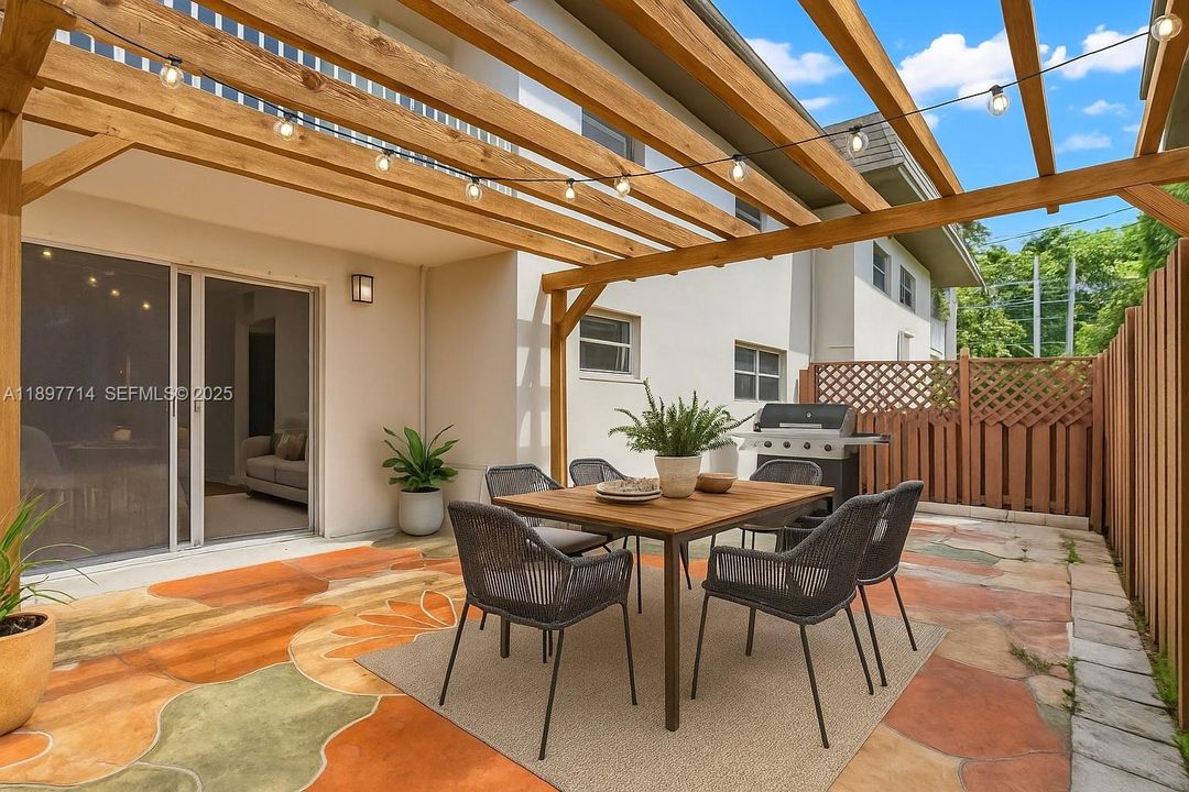 Active With Contract: $333,000 (3 beds, 2 baths, 1054 Square Feet)