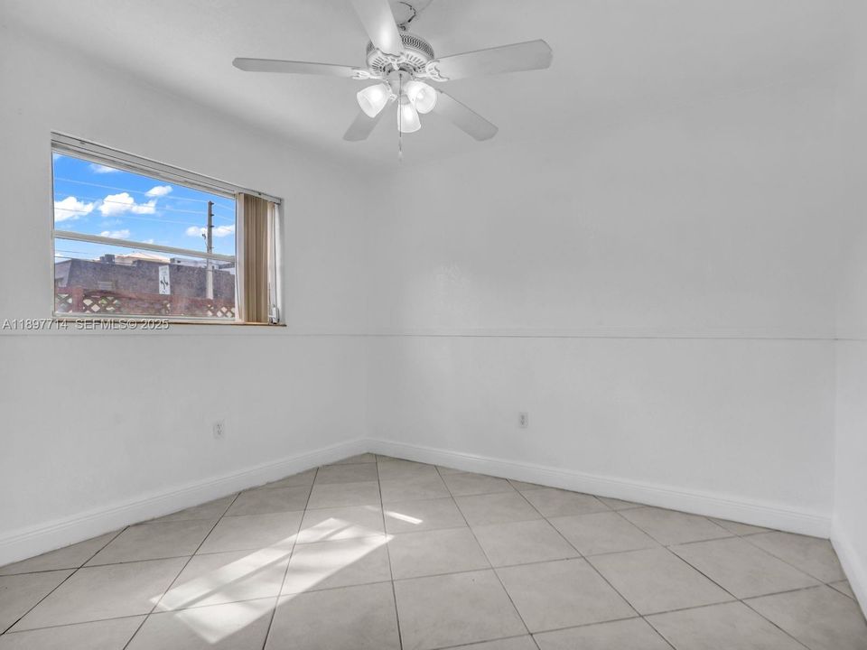 Active With Contract: $333,000 (3 beds, 2 baths, 1054 Square Feet)
