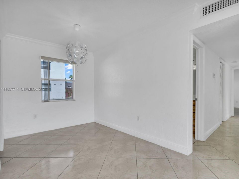 Active With Contract: $333,000 (3 beds, 2 baths, 1054 Square Feet)