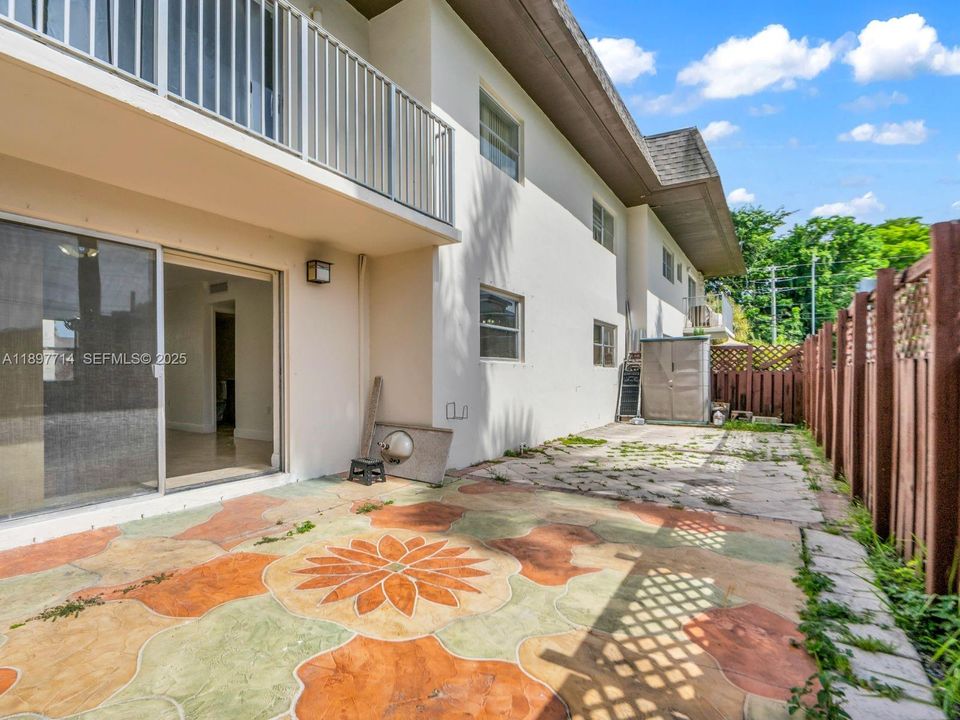 Active With Contract: $333,000 (3 beds, 2 baths, 1054 Square Feet)