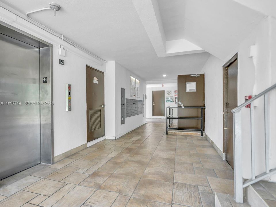 Active With Contract: $333,000 (3 beds, 2 baths, 1054 Square Feet)