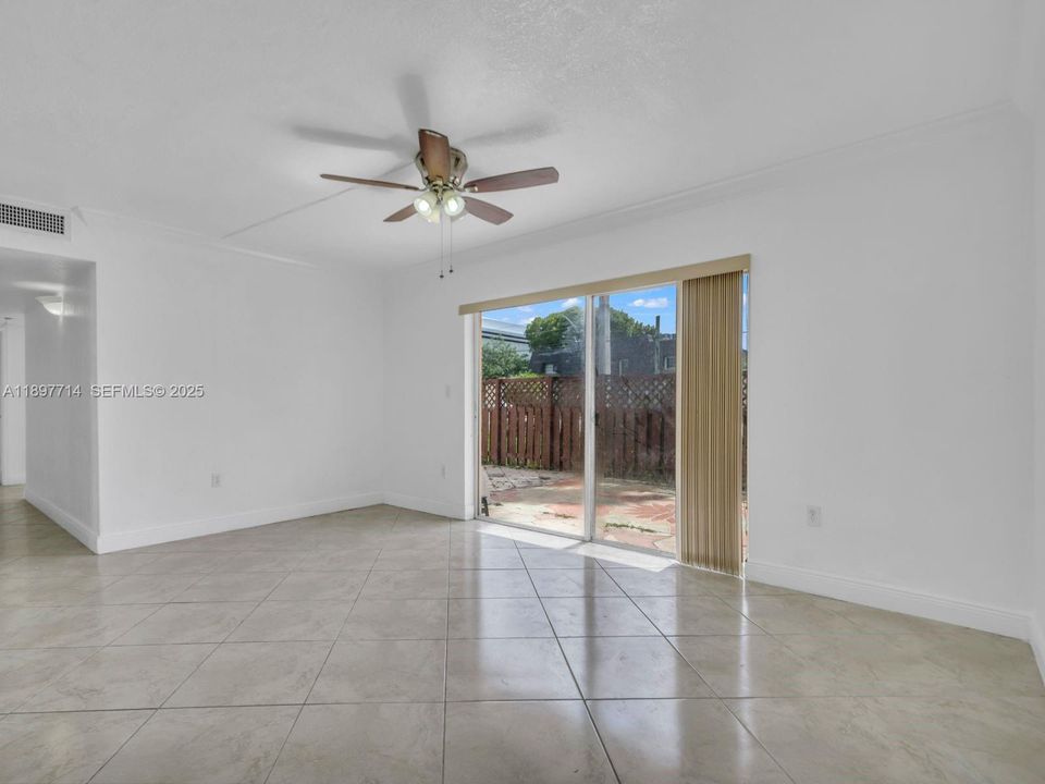 Active With Contract: $333,000 (3 beds, 2 baths, 1054 Square Feet)