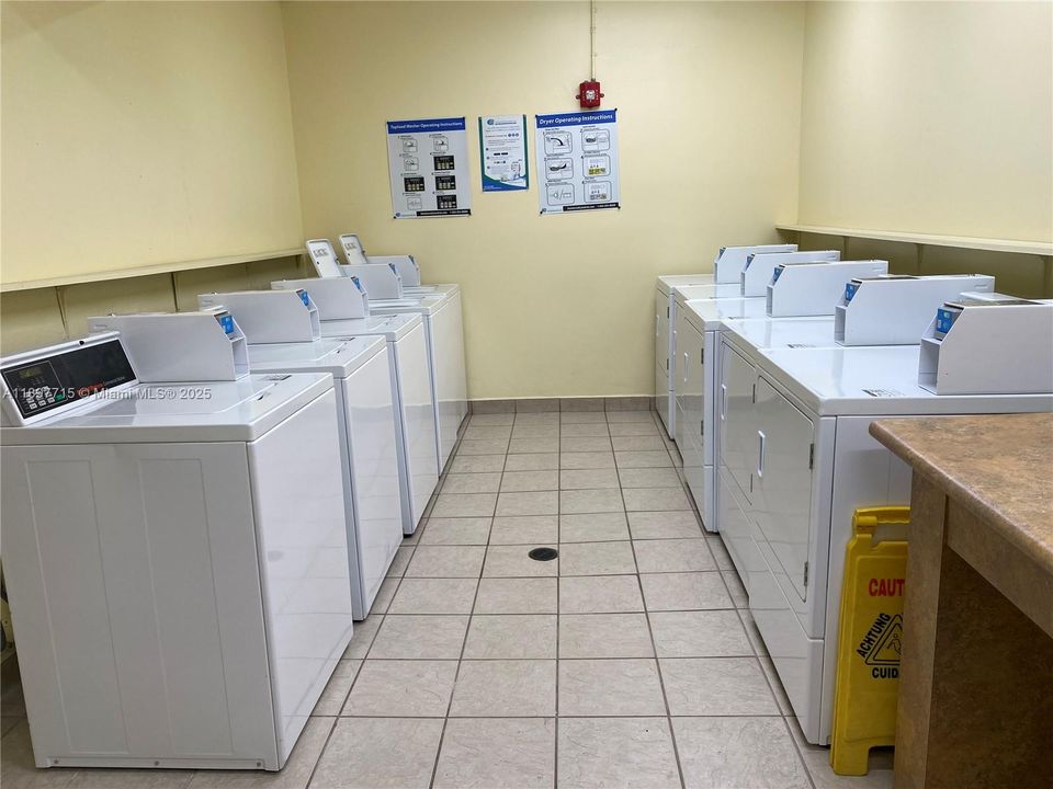 最近售出: $225,000 (1 贝兹, 1 浴室, 670 平方英尺)