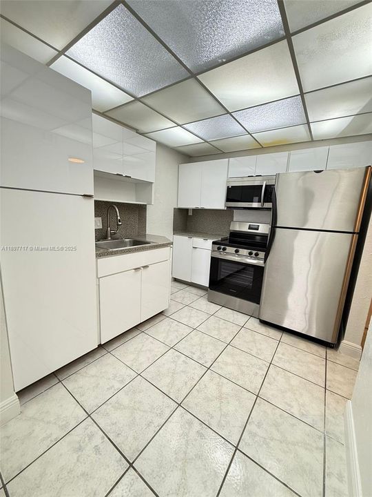 For Sale: $169,000 (1 beds, 1 baths, 740 Square Feet)