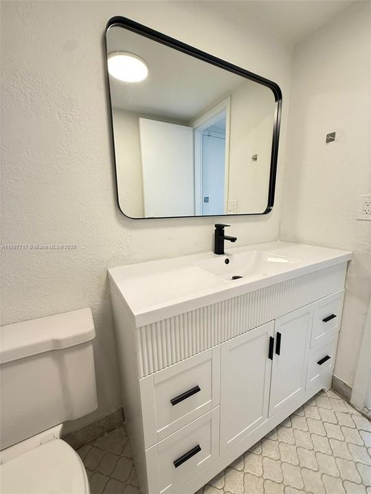 For Sale: $169,000 (1 beds, 1 baths, 740 Square Feet)