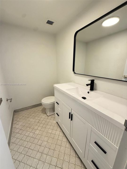 For Sale: $169,000 (1 beds, 1 baths, 740 Square Feet)