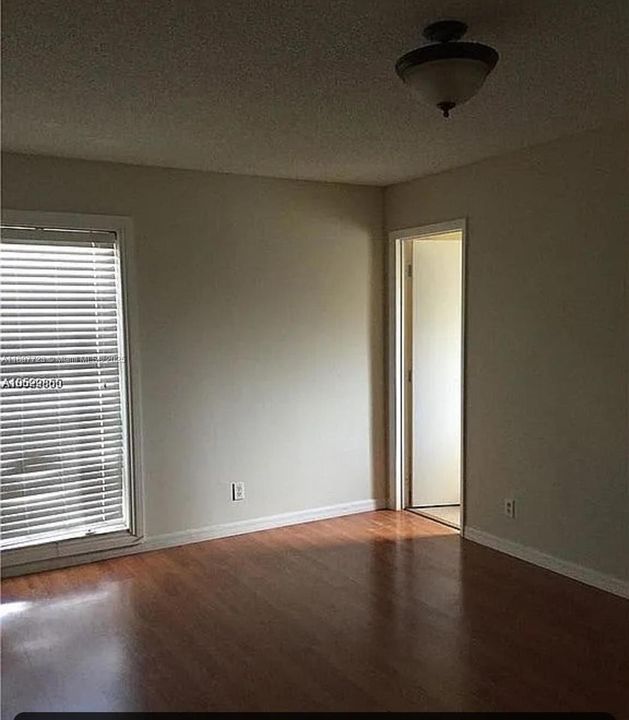 For Sale: $200,000 (2 beds, 2 baths, 910 Square Feet)