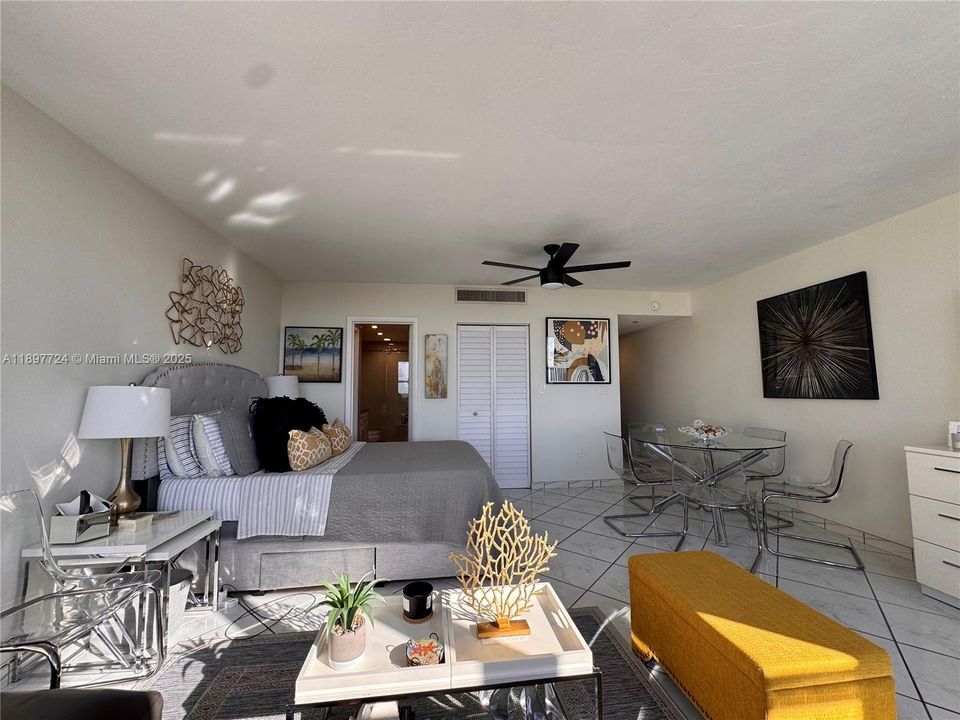 最近租的: $2,200 (0 贝兹, 1 浴室, 518 平方英尺)