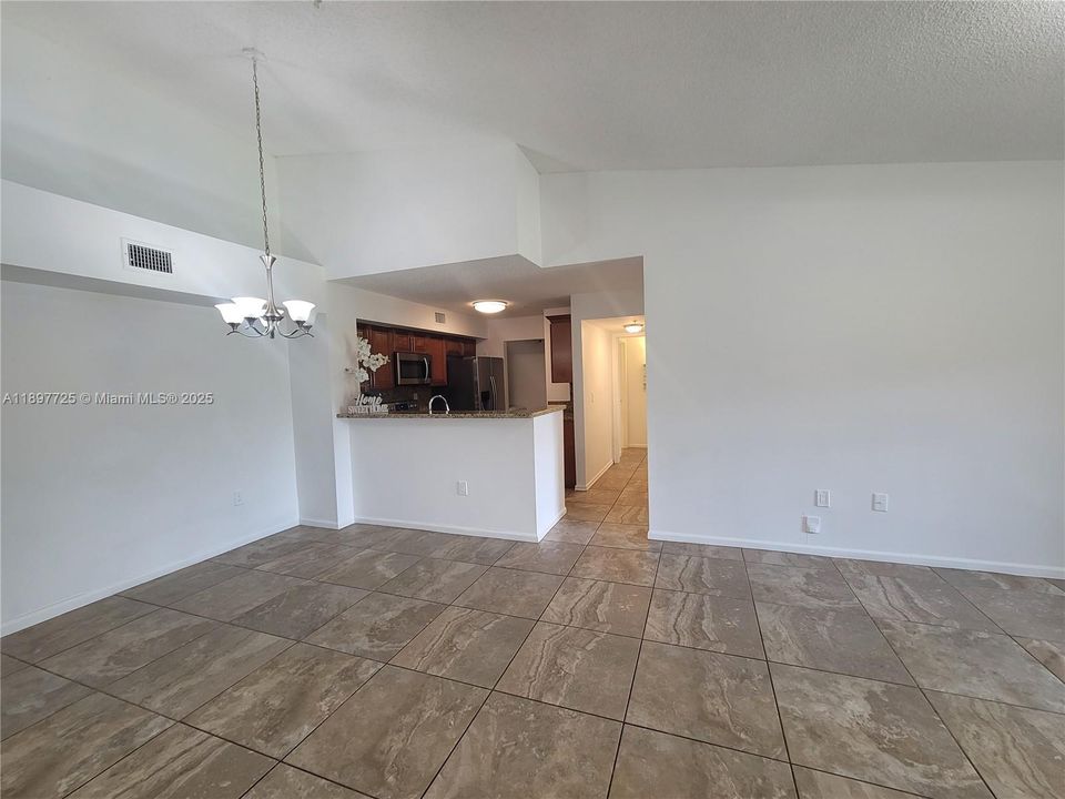 For Sale: $307,000 (3 beds, 2 baths, 1125 Square Feet)