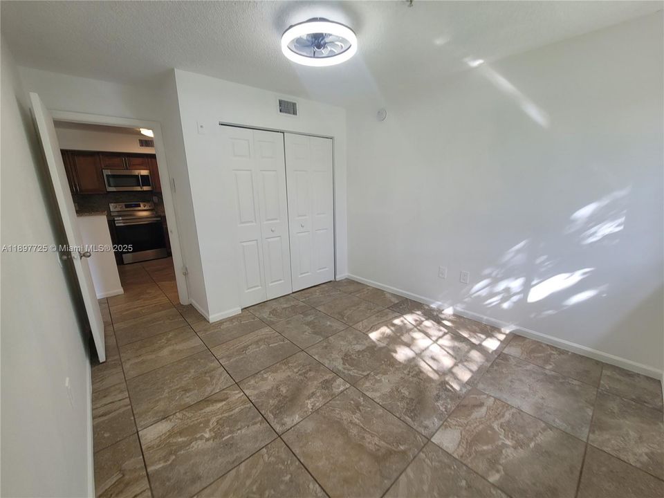 For Sale: $307,000 (3 beds, 2 baths, 1125 Square Feet)