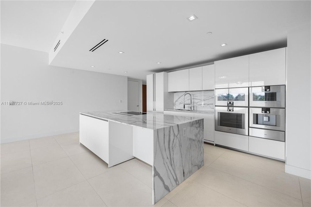 For Sale: $3,995,000 (2 beds, 2 baths, 1805 Square Feet)