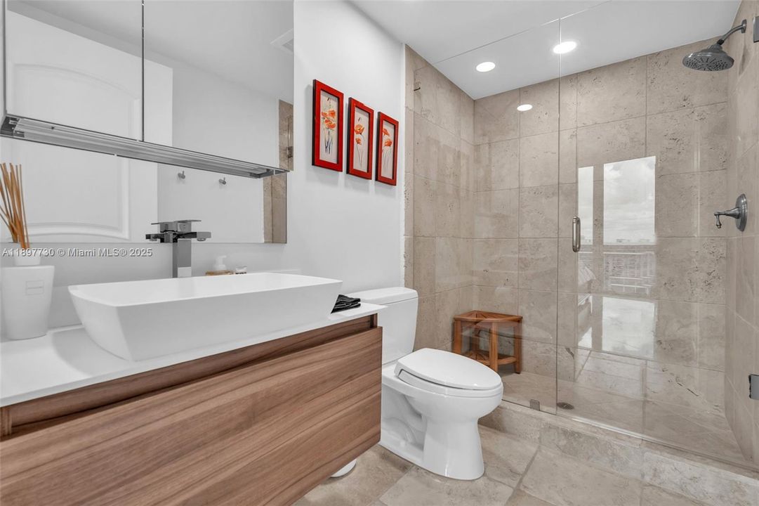 Guest bedroom full bath