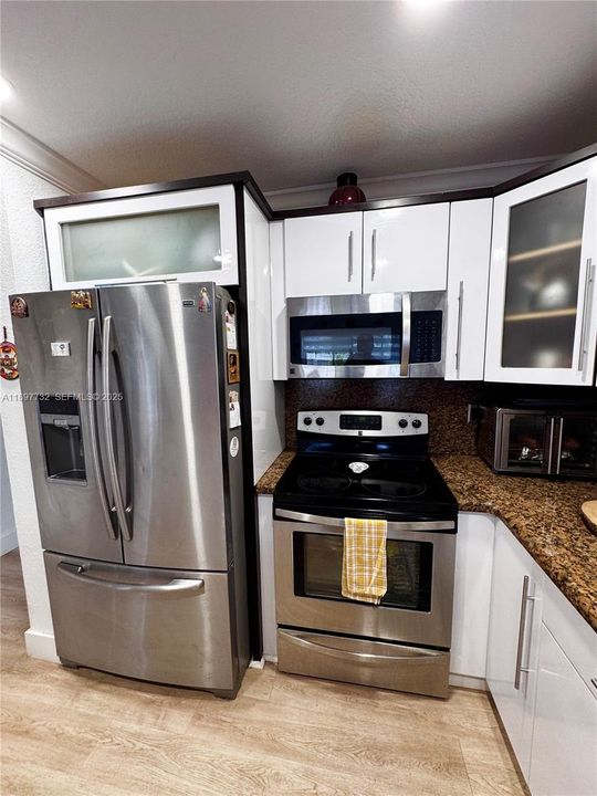 Active With Contract: $498,000 (3 beds, 3 baths, 1727 Square Feet)