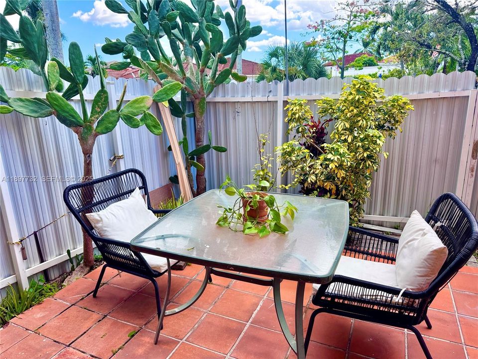 Active With Contract: $498,000 (3 beds, 3 baths, 1727 Square Feet)