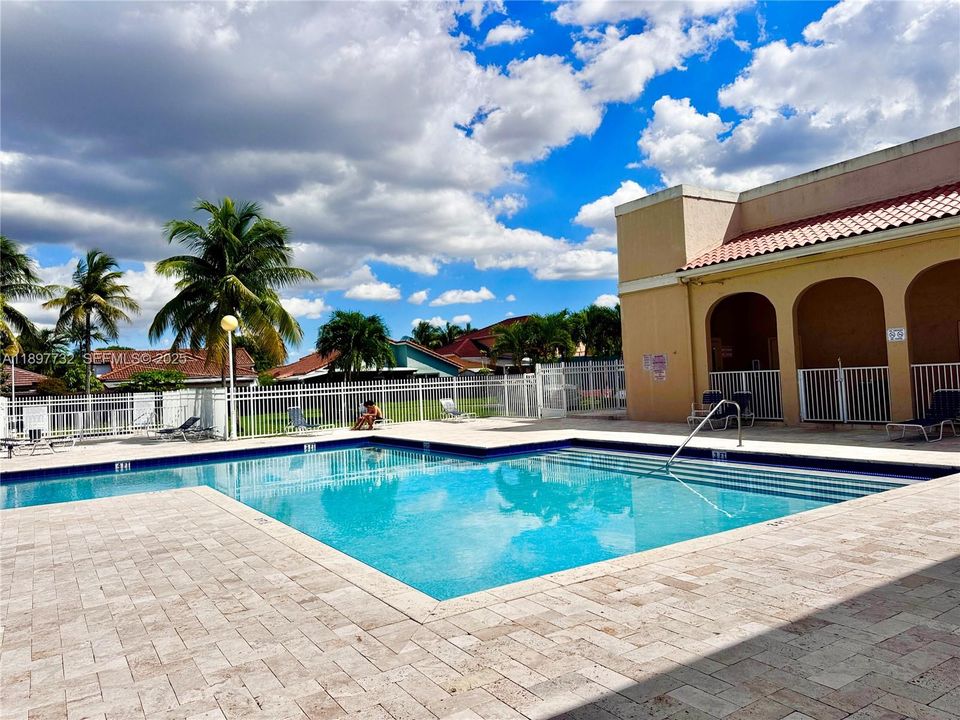 Active With Contract: $498,000 (3 beds, 3 baths, 1727 Square Feet)