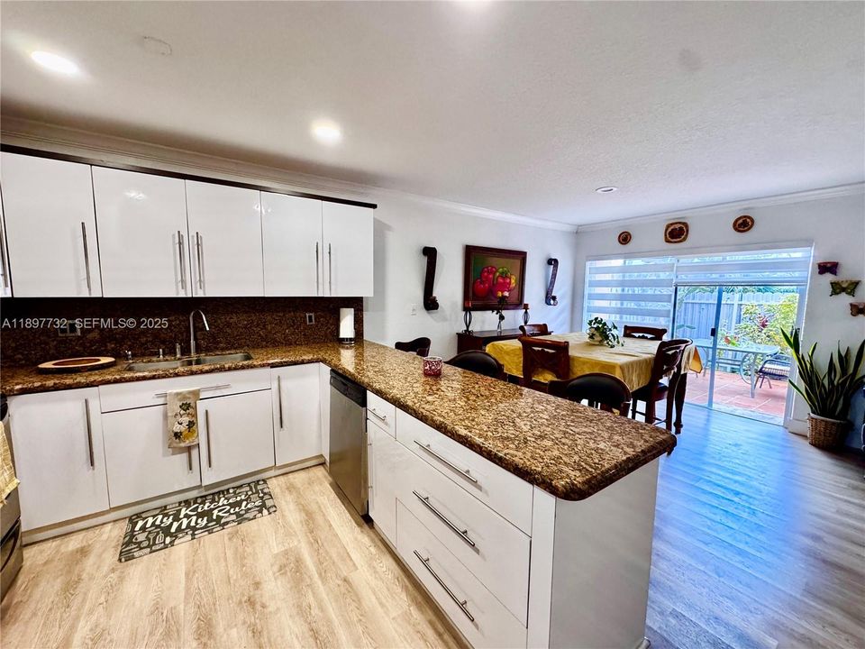 Active With Contract: $498,000 (3 beds, 3 baths, 1727 Square Feet)