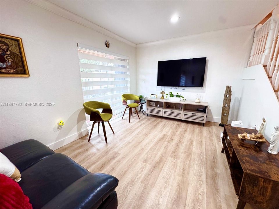 Active With Contract: $498,000 (3 beds, 3 baths, 1727 Square Feet)