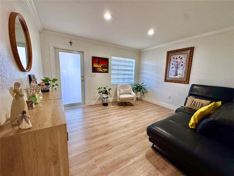 Active With Contract: $498,000 (3 beds, 3 baths, 1727 Square Feet)