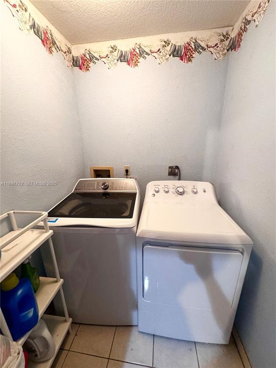 Active With Contract: $498,000 (3 beds, 3 baths, 1727 Square Feet)