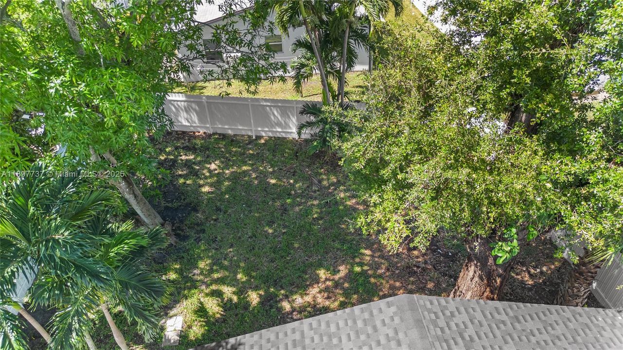 Под контрактом: $429,990 (3 спален, 2 ванн, 1050 Квадратных фут)