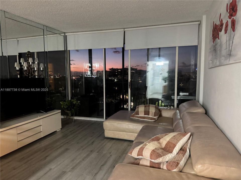 На продажу: $195,000 (2 спален, 1 ванн, 1038 Квадратных фут)