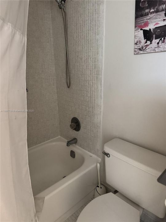 На продажу: $195,000 (2 спален, 1 ванн, 1038 Квадратных фут)