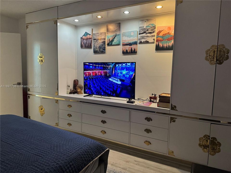 На продажу: $195,000 (2 спален, 1 ванн, 1038 Квадратных фут)