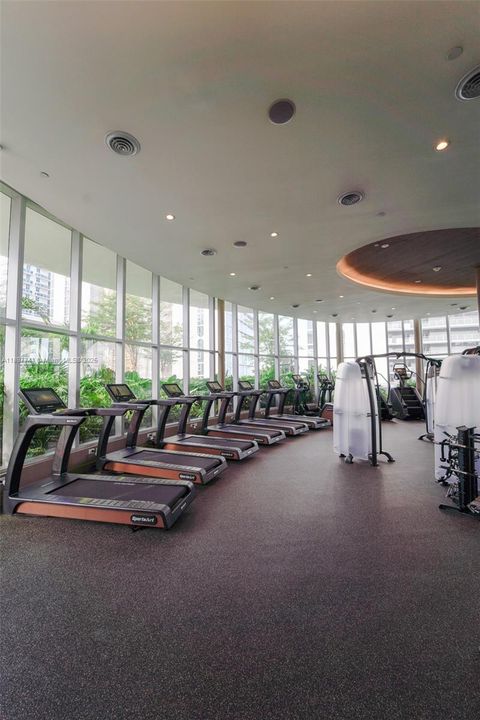 合同活跃: $5,850 (1 贝兹, 2 浴室, 1059 平方英尺)