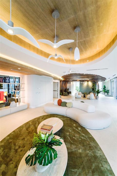 合同活跃: $5,850 (1 贝兹, 2 浴室, 1059 平方英尺)