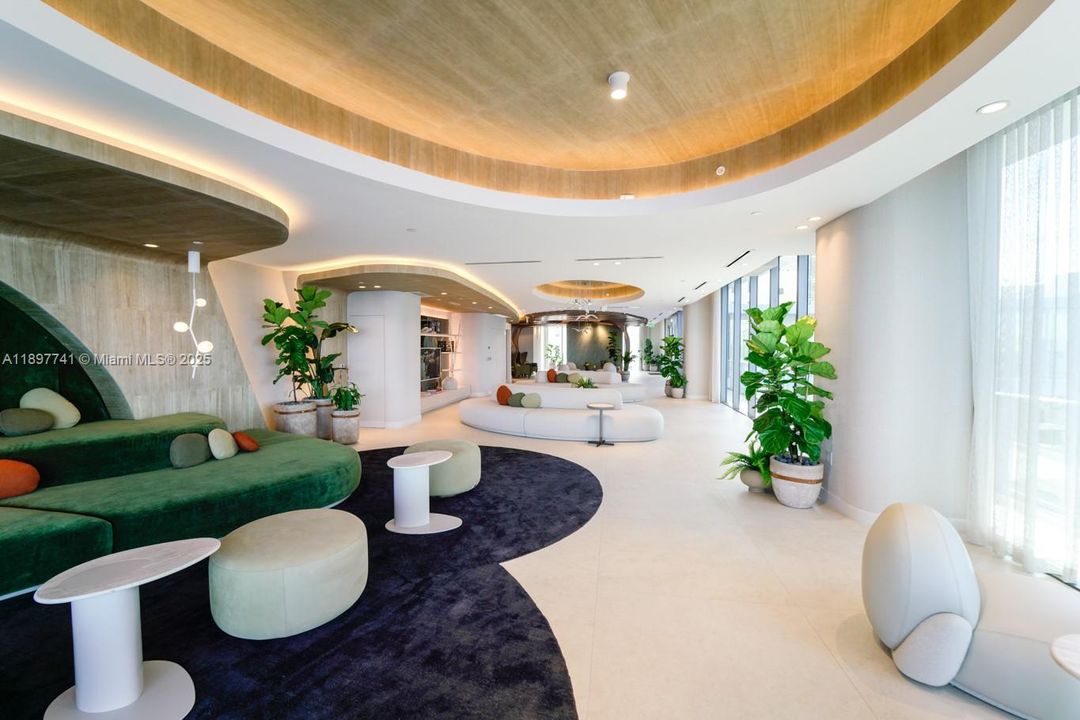 合同活跃: $5,850 (1 贝兹, 2 浴室, 1059 平方英尺)