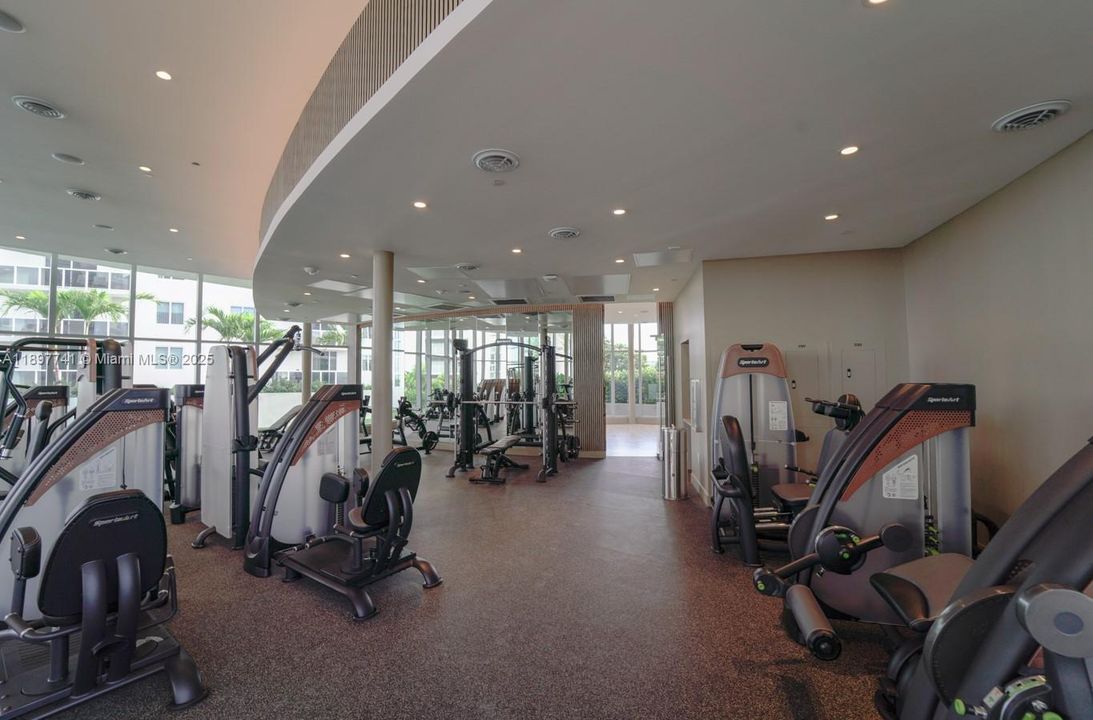 合同活跃: $5,850 (1 贝兹, 2 浴室, 1059 平方英尺)