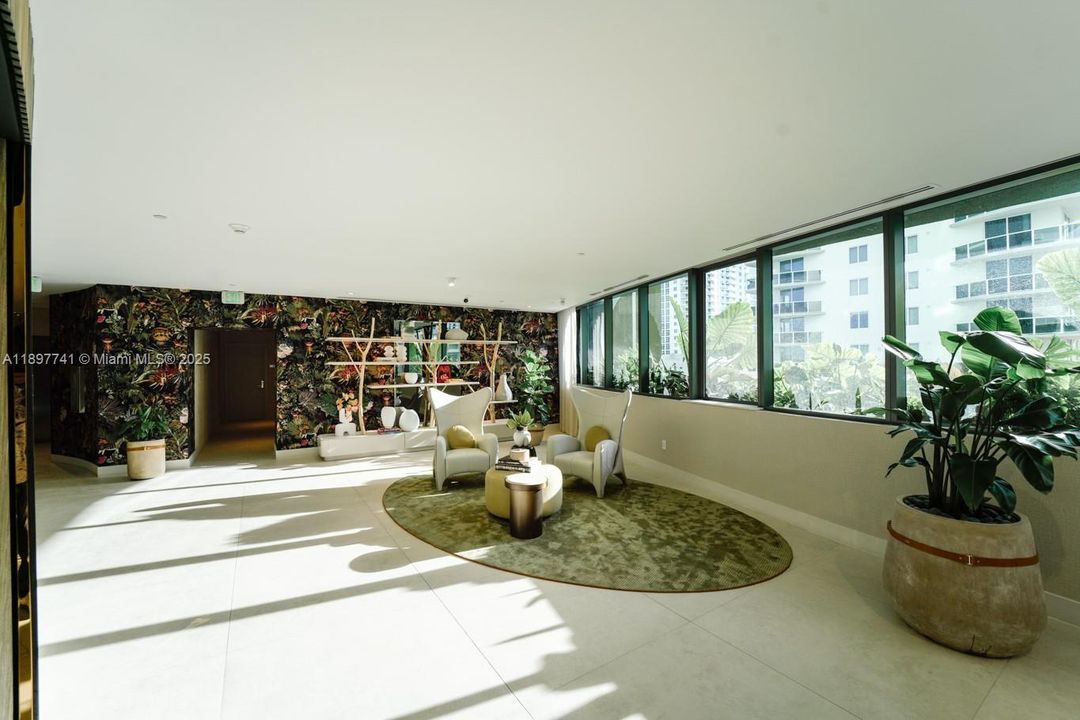 合同活跃: $5,850 (1 贝兹, 2 浴室, 1059 平方英尺)