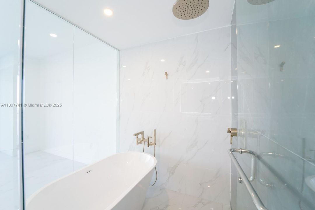 合同活跃: $5,850 (1 贝兹, 2 浴室, 1059 平方英尺)