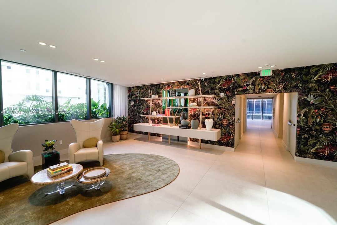 合同活跃: $5,850 (1 贝兹, 2 浴室, 1059 平方英尺)