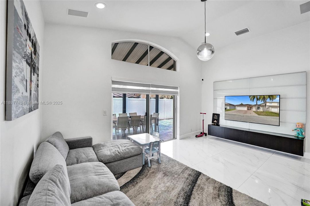 For Sale: $849,000 (4 beds, 2 baths, 1852 Square Feet)