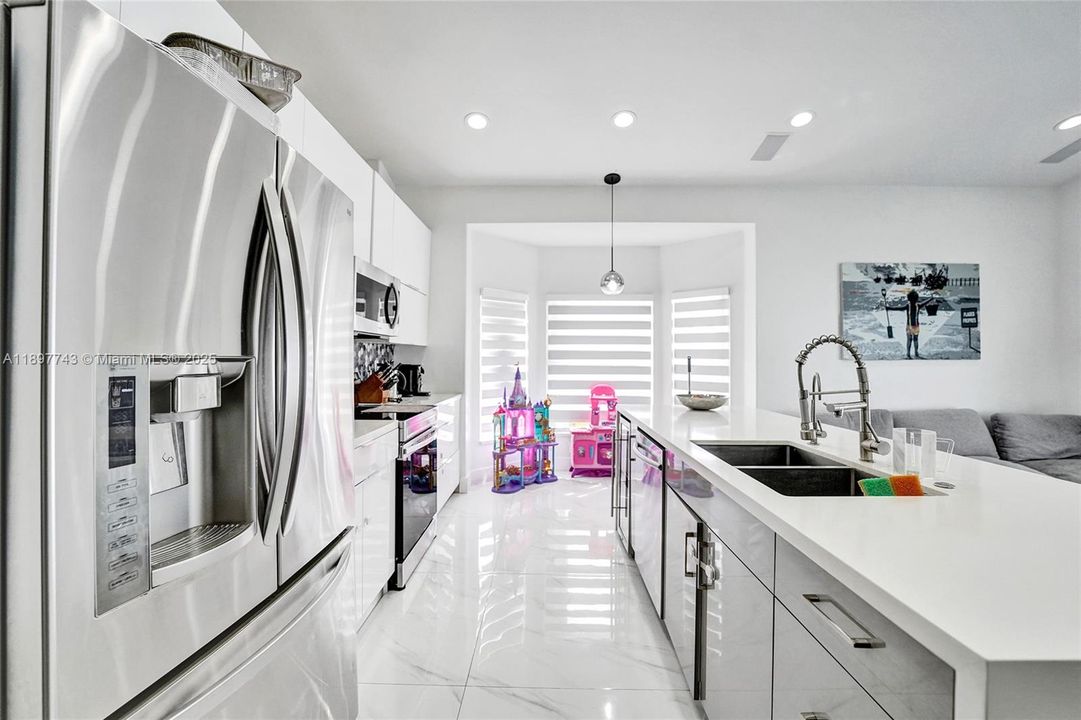 For Sale: $849,000 (4 beds, 2 baths, 1852 Square Feet)