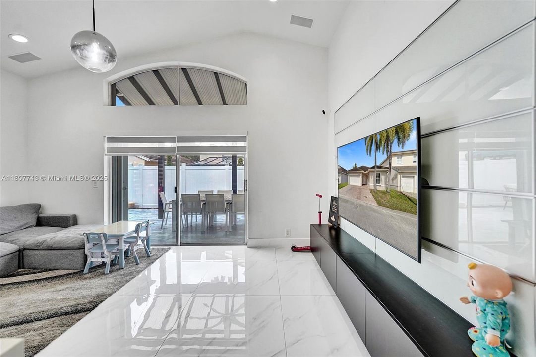 For Sale: $849,000 (4 beds, 2 baths, 1852 Square Feet)