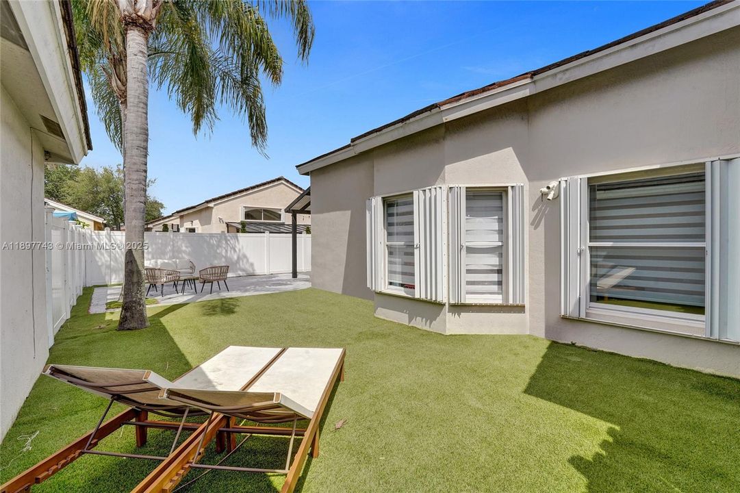 For Sale: $849,000 (4 beds, 2 baths, 1852 Square Feet)