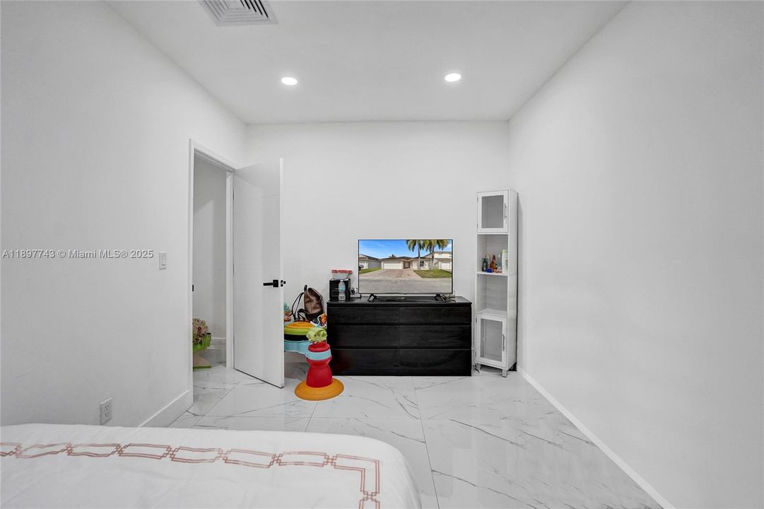 For Sale: $849,000 (4 beds, 2 baths, 1852 Square Feet)