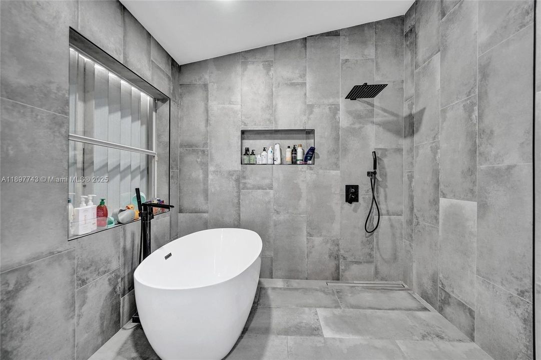 For Sale: $849,000 (4 beds, 2 baths, 1852 Square Feet)