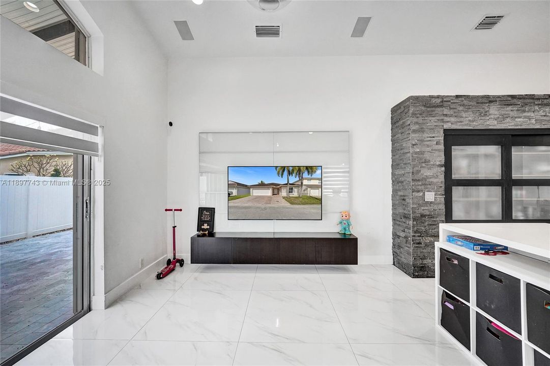 For Sale: $849,000 (4 beds, 2 baths, 1852 Square Feet)