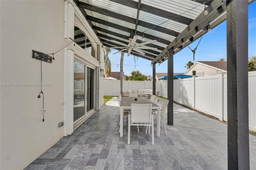 For Sale: $849,000 (4 beds, 2 baths, 1852 Square Feet)