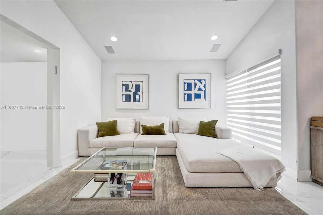 For Sale: $849,000 (4 beds, 2 baths, 1852 Square Feet)