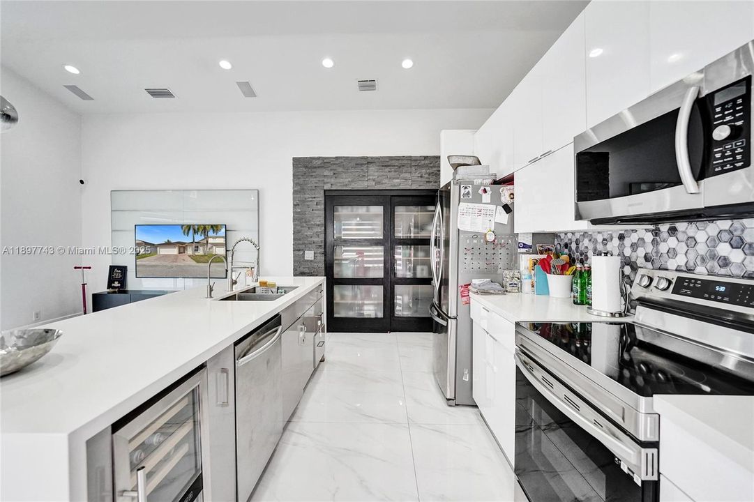 For Sale: $849,000 (4 beds, 2 baths, 1852 Square Feet)