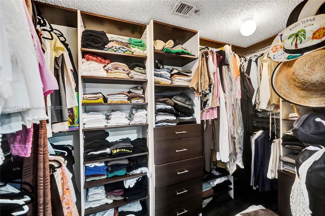 For Sale: $849,000 (4 beds, 2 baths, 1852 Square Feet)