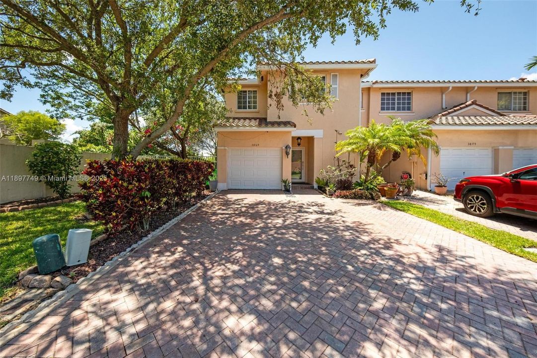 合同活跃: $450,000 (4 贝兹, 2 浴室, 1848 平方英尺)