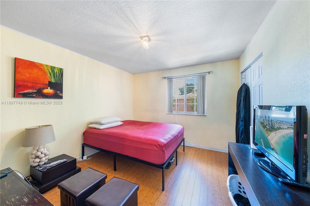 合同活跃: $450,000 (4 贝兹, 2 浴室, 1848 平方英尺)