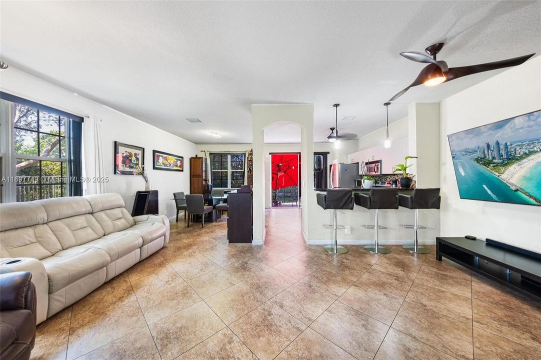 合同活跃: $450,000 (4 贝兹, 2 浴室, 1848 平方英尺)